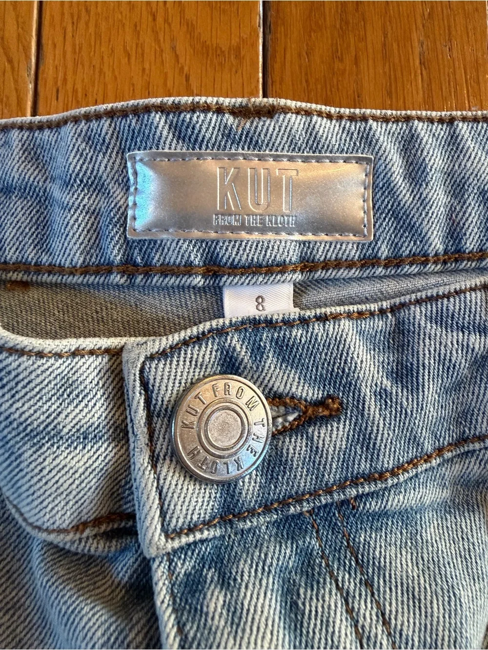 Kut From The Kloth Light Wash Denim Frayed Hem Women’s 8 Jane Long Shorts